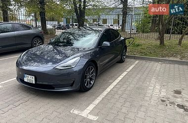 Седан Tesla Model 3 2021 в Ровно