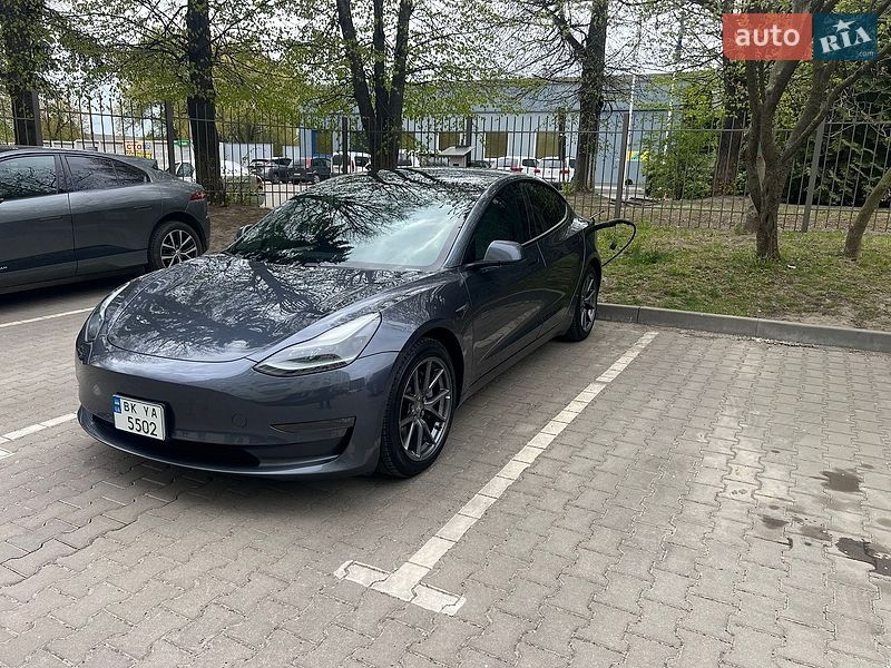 Седан Tesla Model 3 2021 в Ровно