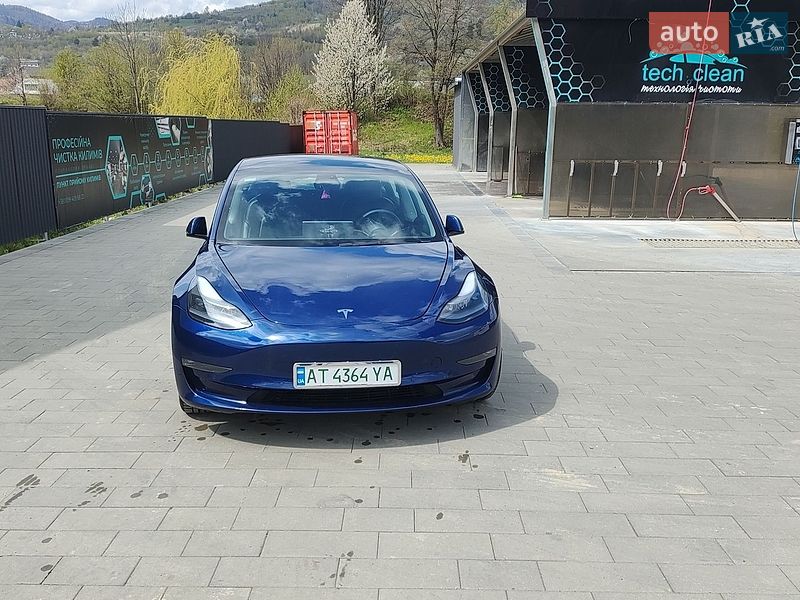 Седан Tesla Model 3 2022 в Ивано-Франковске