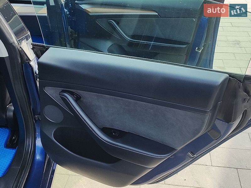 Седан Tesla Model 3 2022 в Ивано-Франковске