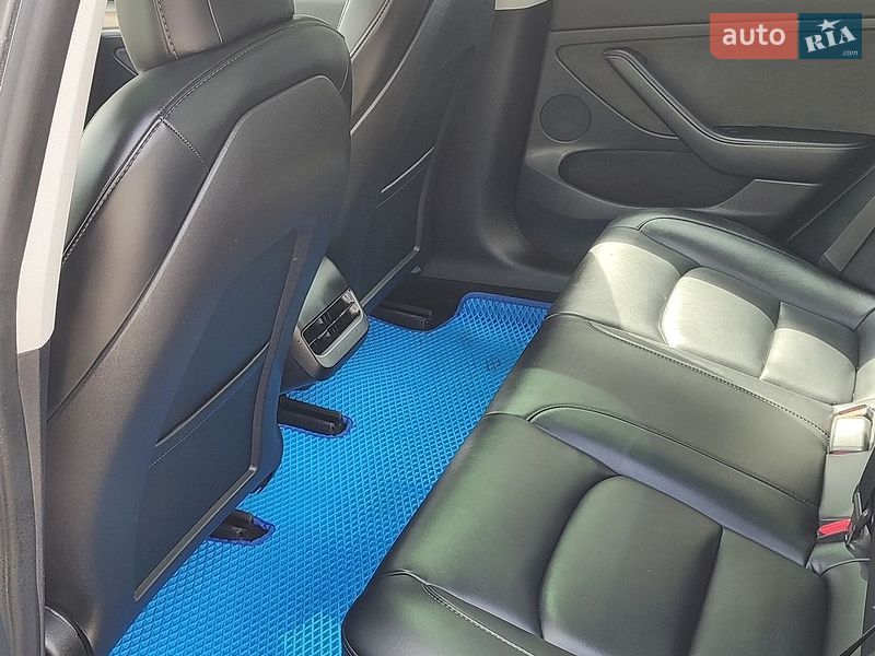 Седан Tesla Model 3 2022 в Ивано-Франковске