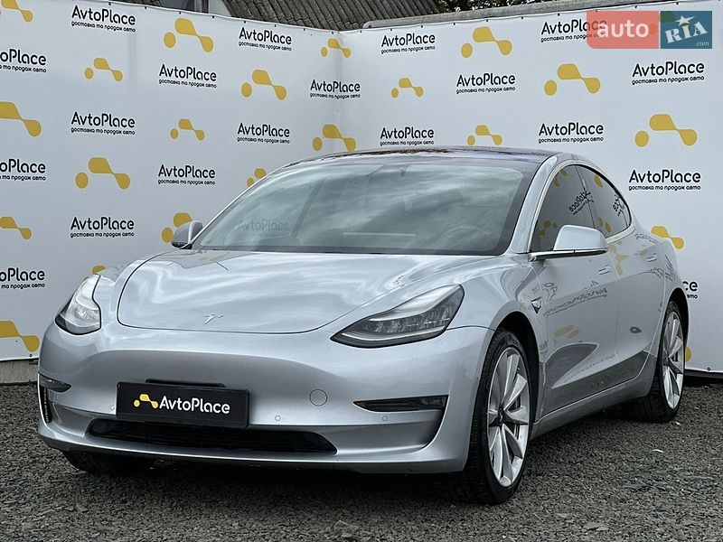 Седан Tesla Model 3 2018 в Луцке