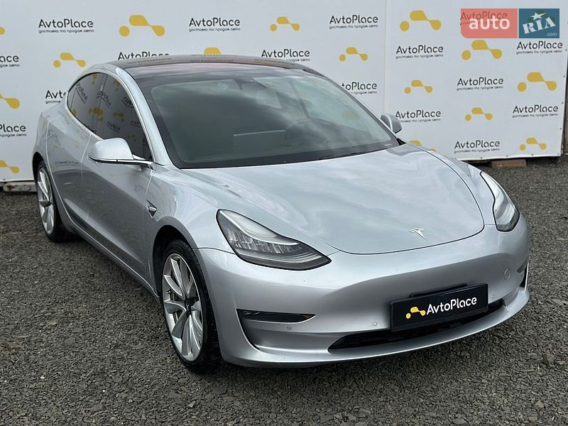 Седан Tesla Model 3 2018 в Луцке