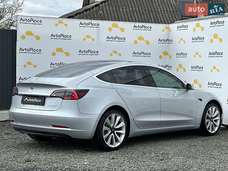 Седан Tesla Model 3 2018 в Луцке