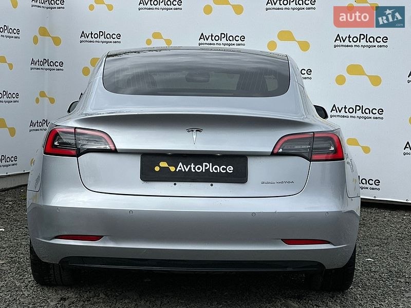 Седан Tesla Model 3 2018 в Луцке