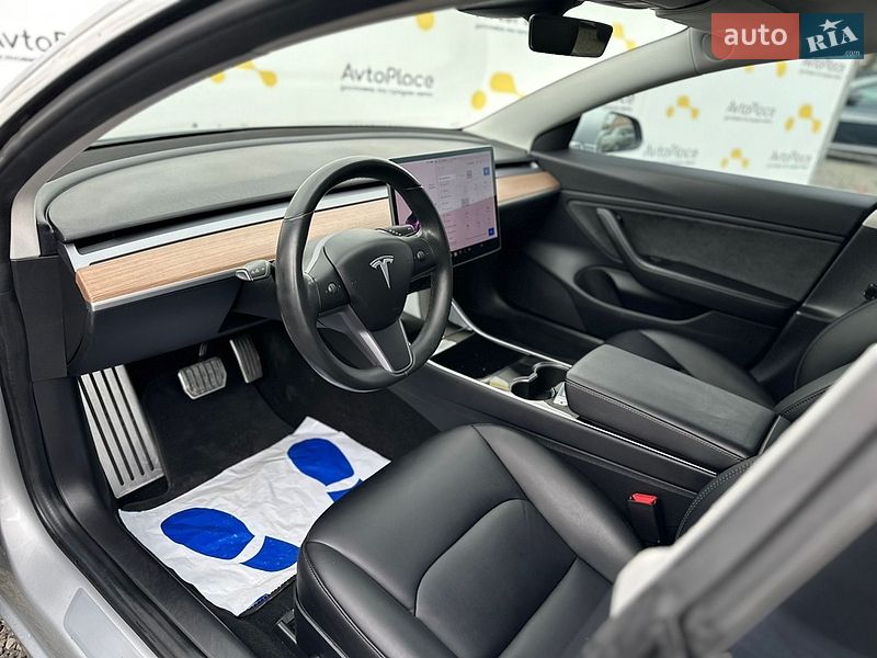 Седан Tesla Model 3 2018 в Луцке