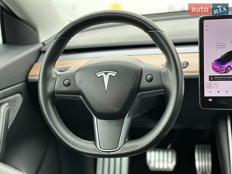 Седан Tesla Model 3 2018 в Луцке