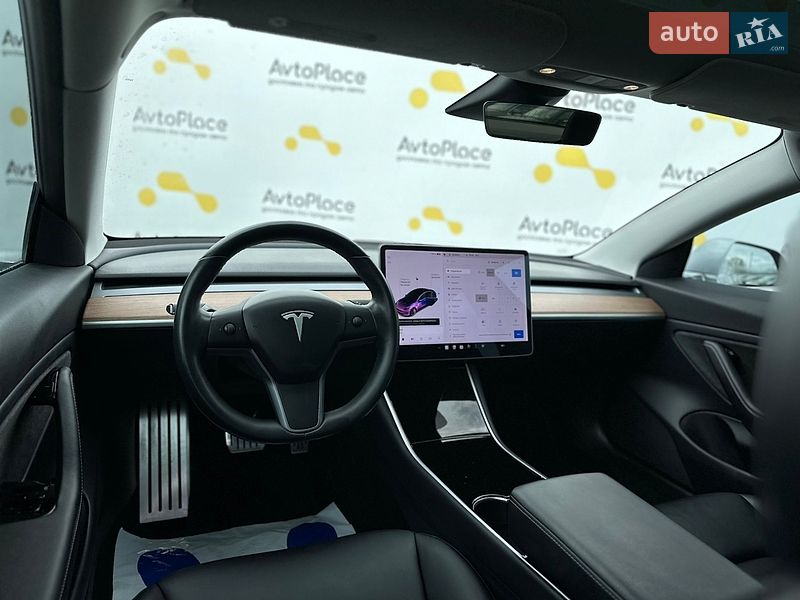 Седан Tesla Model 3 2018 в Луцке