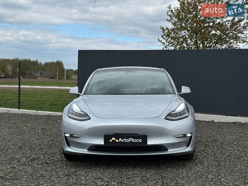 Седан Tesla Model 3 2018 в Луцке