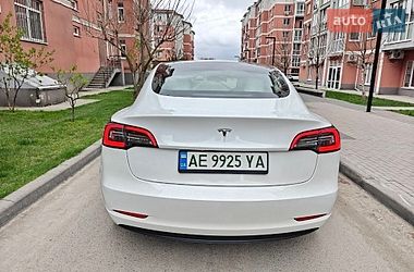 Седан Tesla Model 3 2021 в Дніпрі