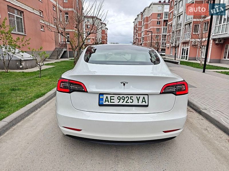 Седан Tesla Model 3 2021 в Дніпрі