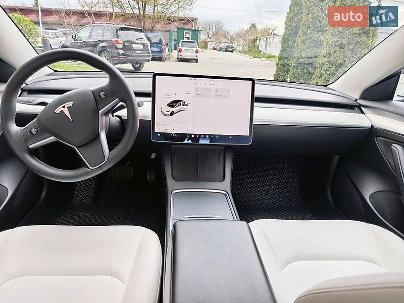 Седан Tesla Model 3 2021 в Дніпрі