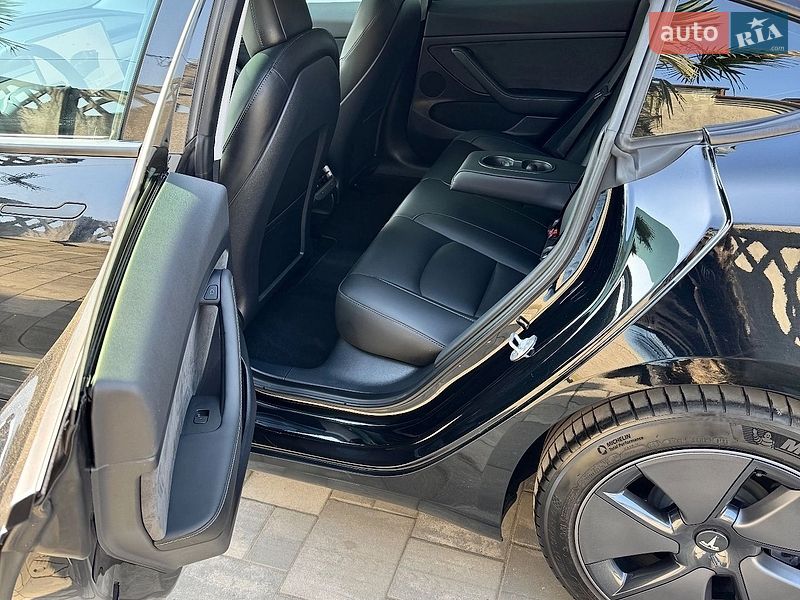 Седан Tesla Model 3 2022 в Хмельницком