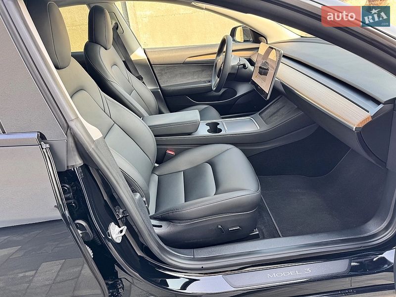 Седан Tesla Model 3 2022 в Хмельницком