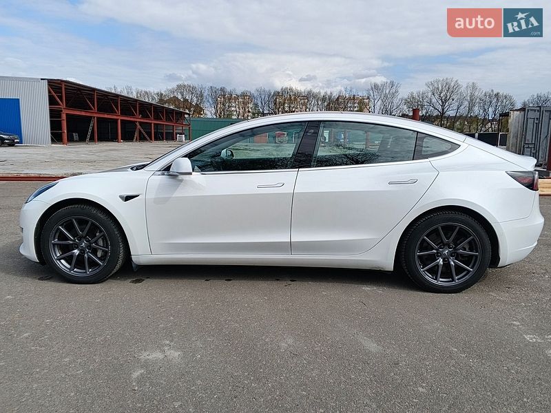 Седан Tesla Model 3 2020 в Киеве