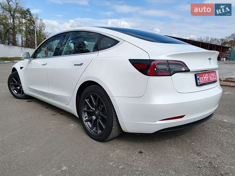 Седан Tesla Model 3 2020 в Киеве