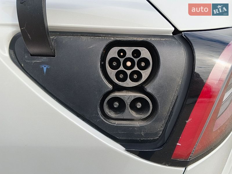 Седан Tesla Model 3 2020 в Киеве