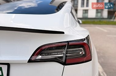 Седан Tesla Model 3 2022 в Луцке