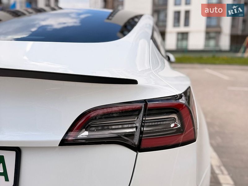 Седан Tesla Model 3 2022 в Луцке