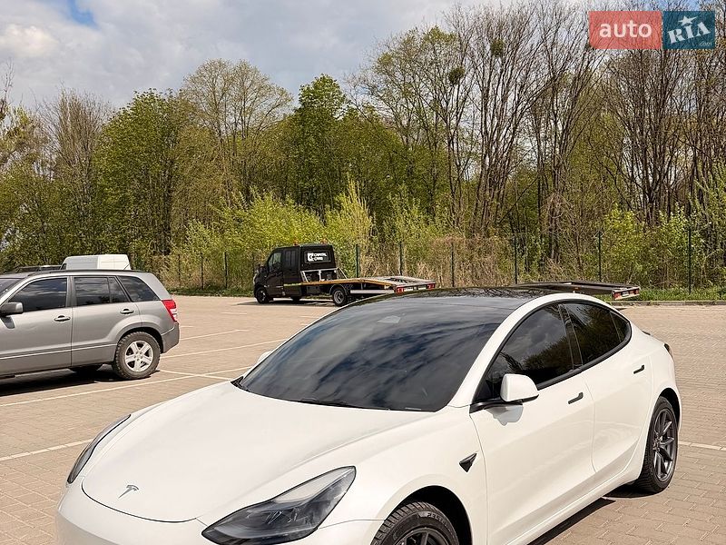 Седан Tesla Model 3 2022 в Луцке