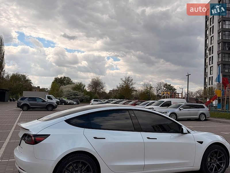 Седан Tesla Model 3 2022 в Луцке