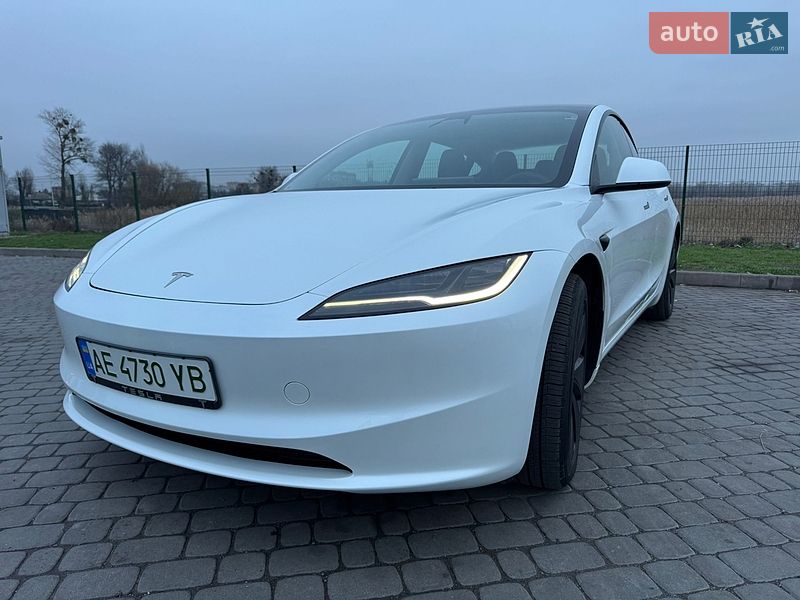 Седан Tesla Model 3 2024 в Днепре