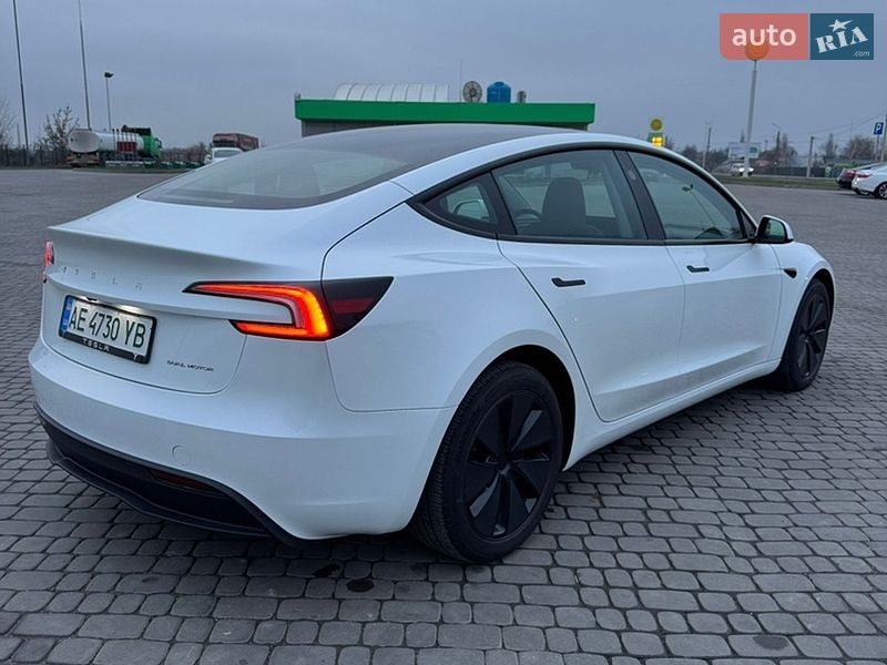 Седан Tesla Model 3 2024 в Днепре
