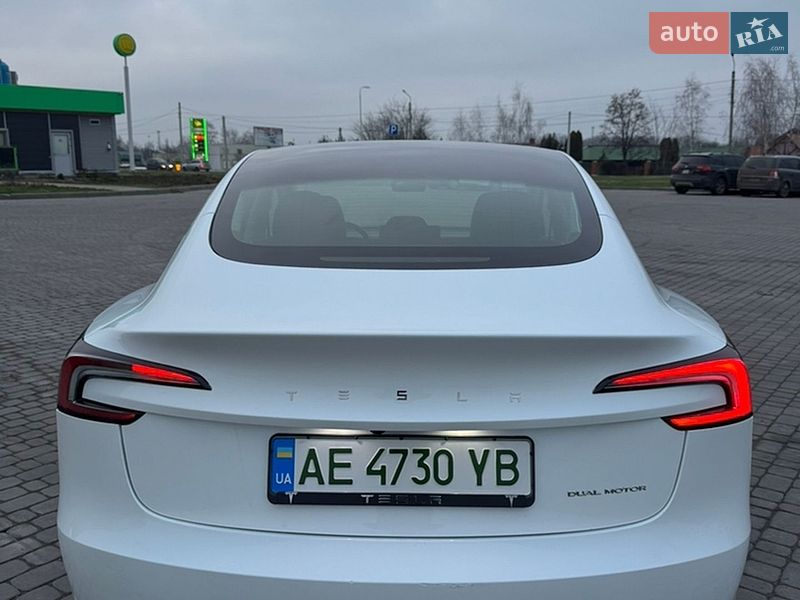 Седан Tesla Model 3 2024 в Днепре