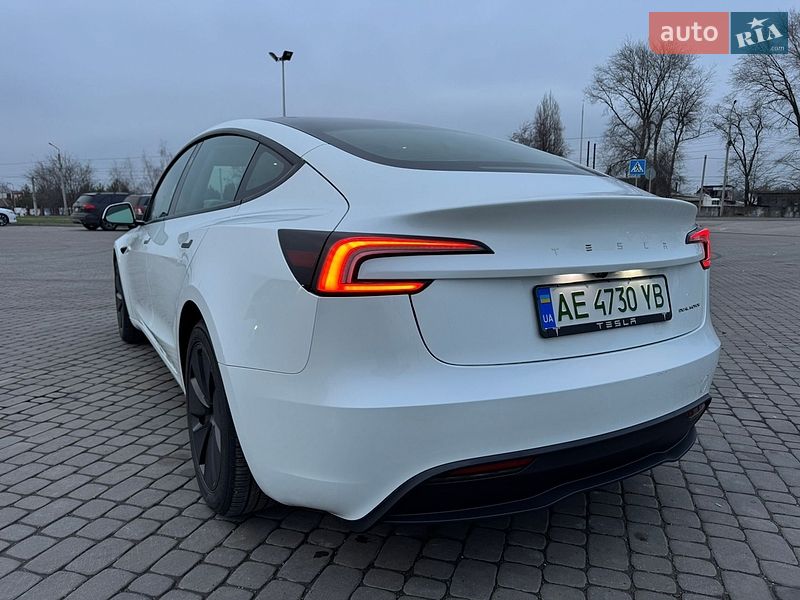 Седан Tesla Model 3 2024 в Днепре