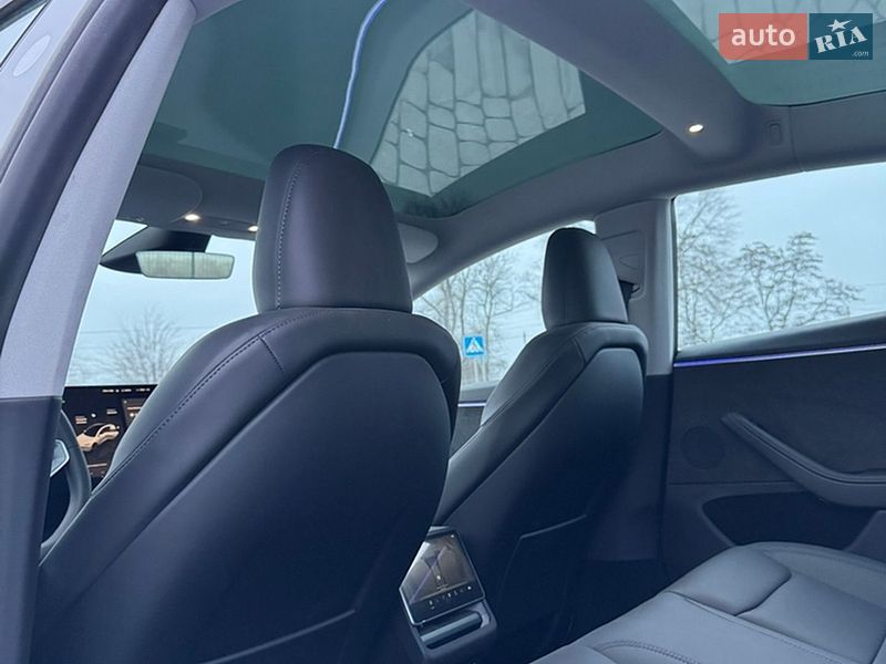 Седан Tesla Model 3 2024 в Днепре
