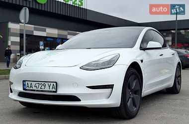 Седан Tesla Model 3 2020 в Києві