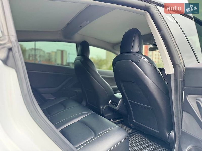 Седан Tesla Model 3 2020 в Києві