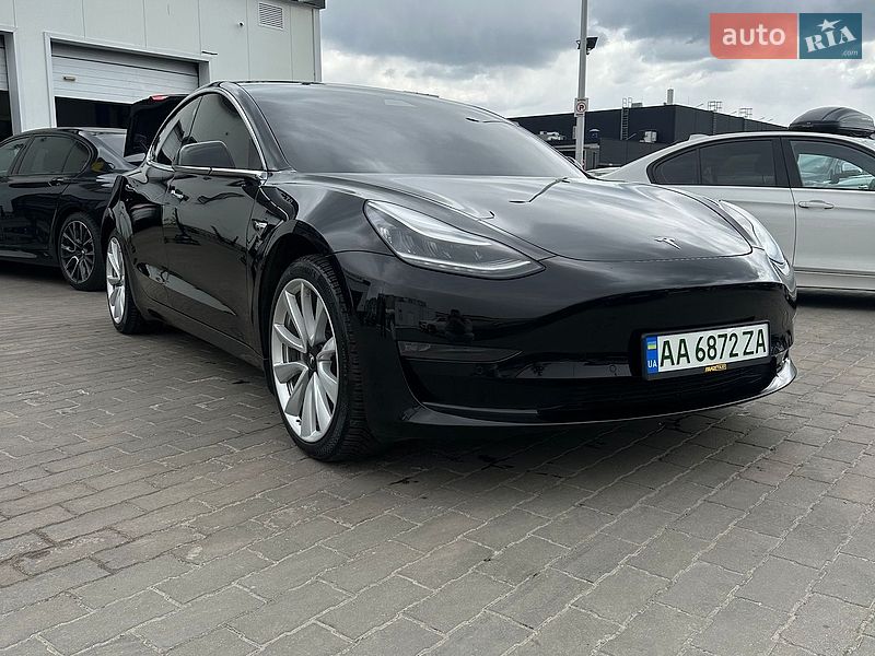 Седан Tesla Model 3 2019 в Киеве