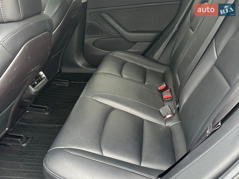 Седан Tesla Model 3 2019 в Киеве