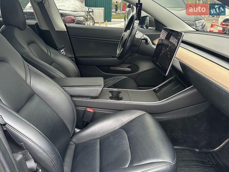 Седан Tesla Model 3 2019 в Киеве