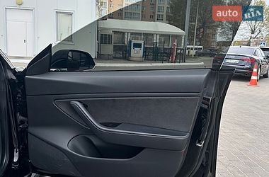 Седан Tesla Model 3 2019 в Киеве