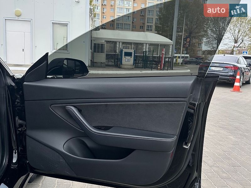 Седан Tesla Model 3 2019 в Киеве