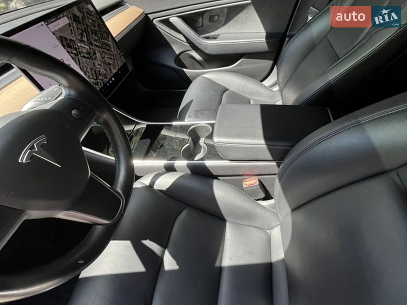 Седан Tesla Model 3 2019 в Киеве