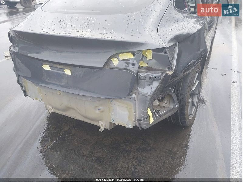 Седан Tesla Model 3 2023 в Ужгороді