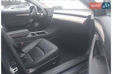 Седан Tesla Model 3 2023 в Ужгороді
