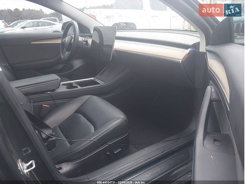 Седан Tesla Model 3 2023 в Ужгороді