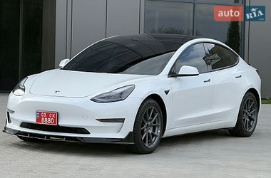 Седан Tesla Model 3 2021 в Черновцах