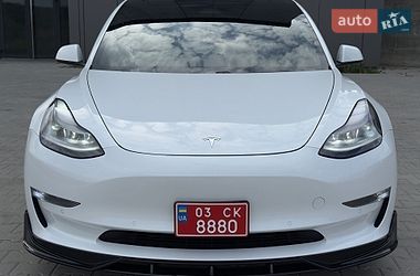 Седан Tesla Model 3 2021 в Черновцах