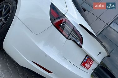 Седан Tesla Model 3 2021 в Черновцах