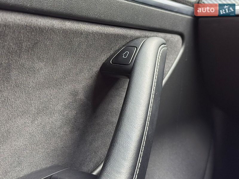 Седан Tesla Model 3 2021 в Черновцах