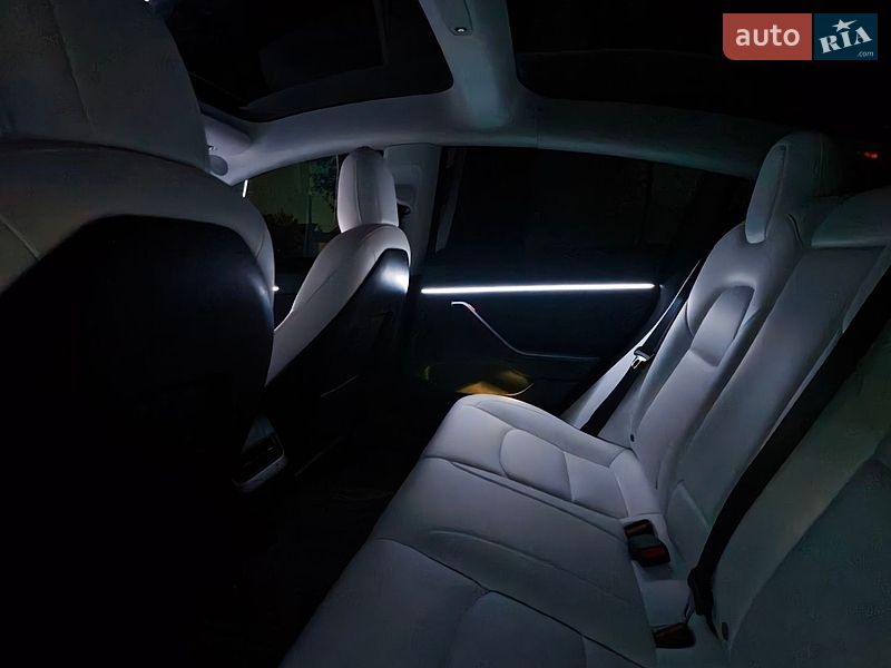Седан Tesla Model 3 2022 в Києві