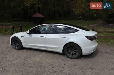 Седан Tesla Model 3 2019 в Львове