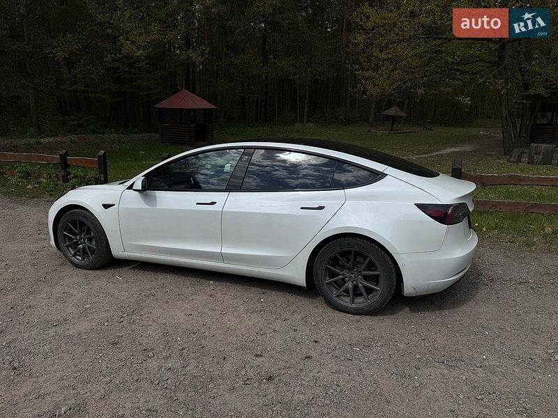 Седан Tesla Model 3 2019 в Львове