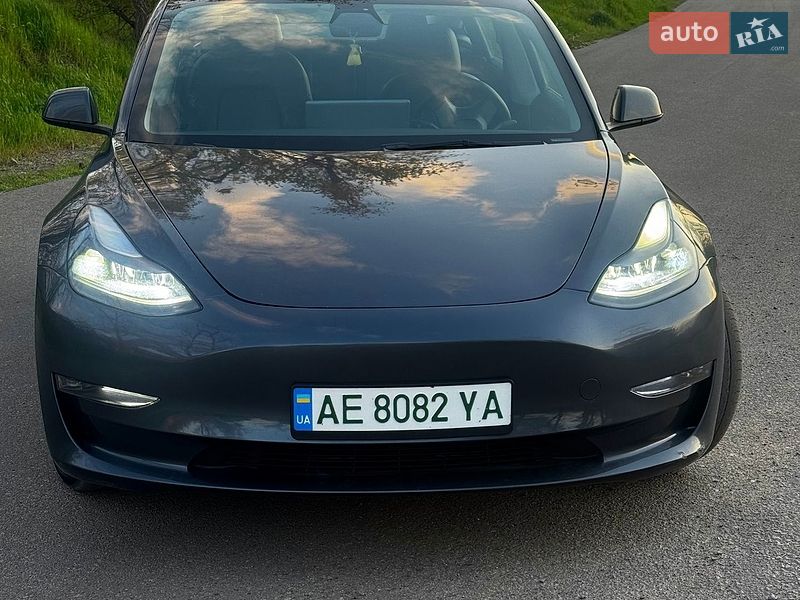 Седан Tesla Model 3 2022 в Кривом Роге