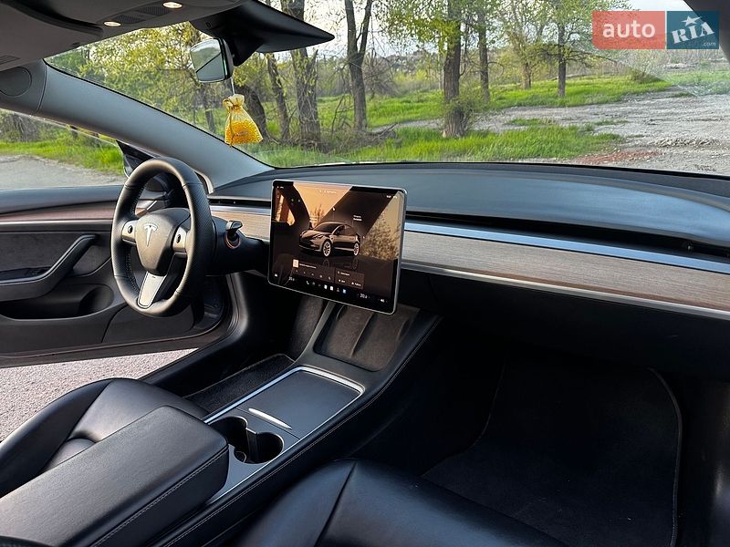 Седан Tesla Model 3 2022 в Кривом Роге